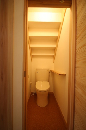 階段下トイレ